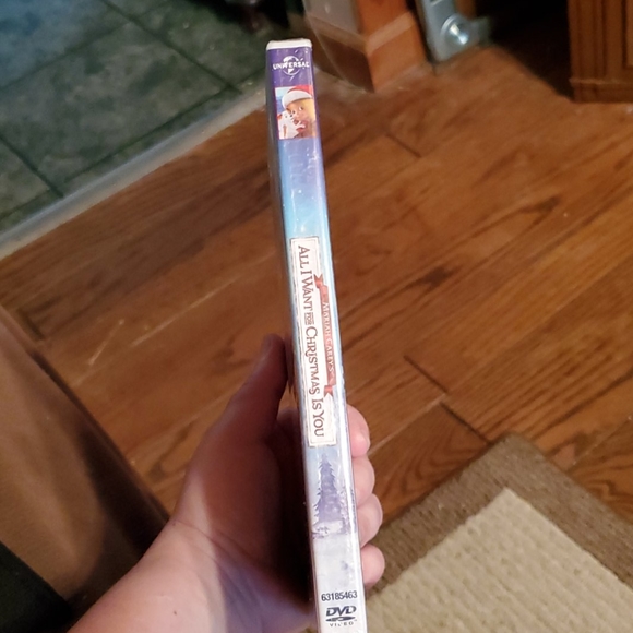 Mariah Carey's All I Want for Christmas is You DVD - Picture 5 of 5